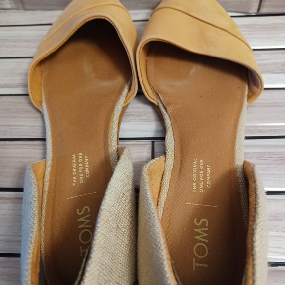 Tom's women's slip-on ship slippers size 8 and color. - Picture 3 of 8